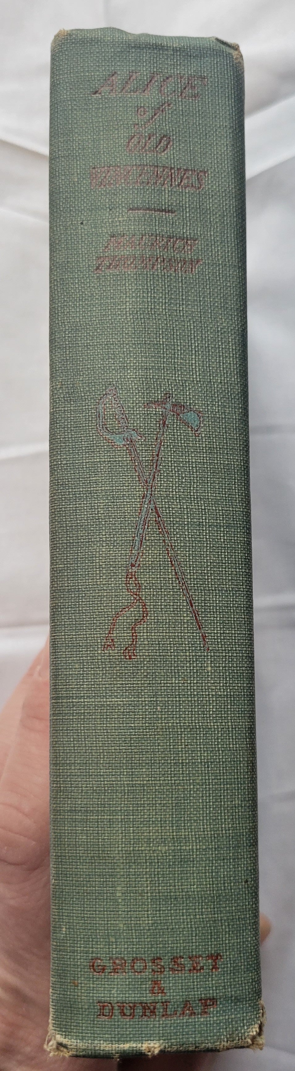 Antique book "Alice of Old Vincennes" by Maurice Thompson, published by The Bowen-Merrill Company in 1900. American Revolution story of Alice Roussillon. When the British retake Vincennes the rallying cry Viva la banniere d'Alice Roussillon is heard throughout the land. The true battle for liberty and love has begun." Size: 5.25" x 7.625" x 1.5" View of spine.